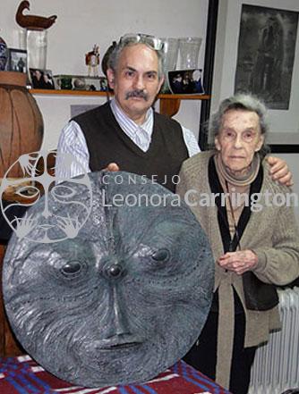 Pablo Weisz y Leonora Carrington en el Taller escultórico